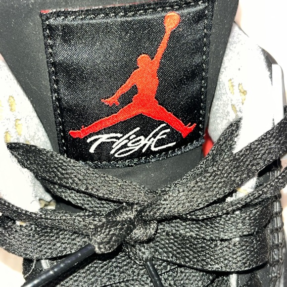 Air Jordan 4 Bred 2019 - Picture 7 of 16
